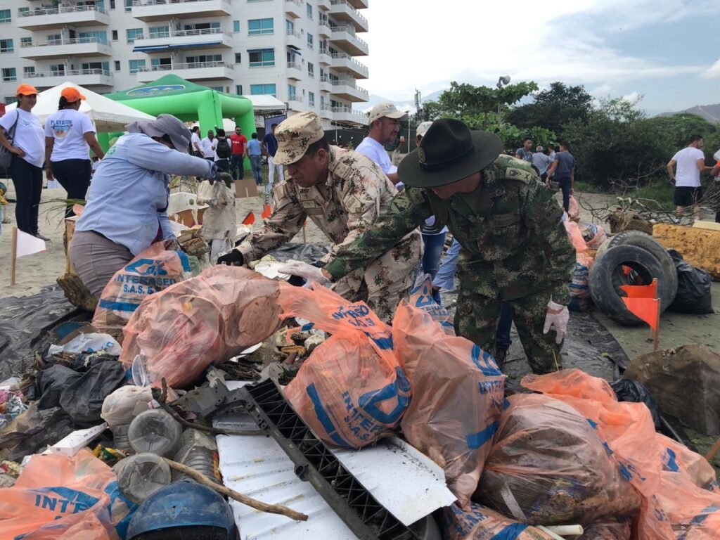 87 Playatones, una década limpiando las playas de Santa Marta