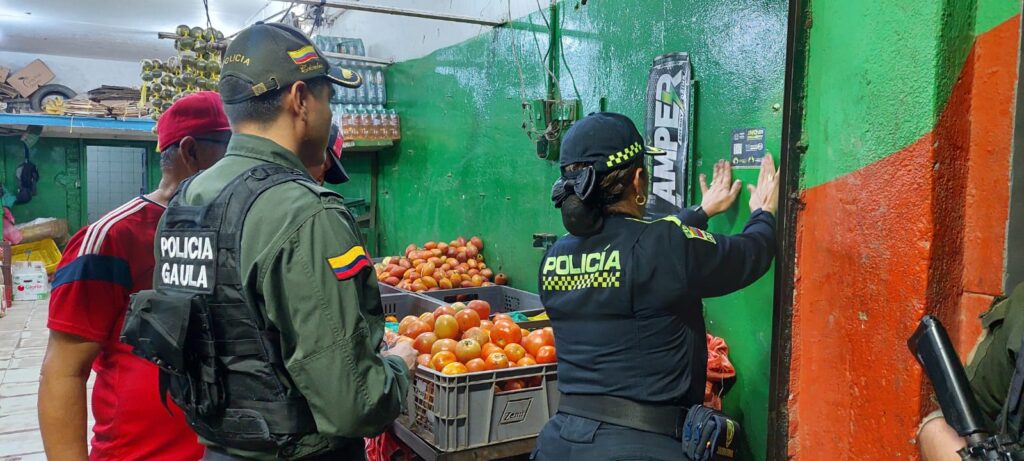 Policia Metropolitana se tomo el mercado publico para prevenir a comerciantes de la extorsion