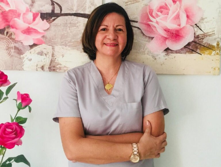 Doctora lidera charla que todo adolescente en Santa Marta debe escuchar