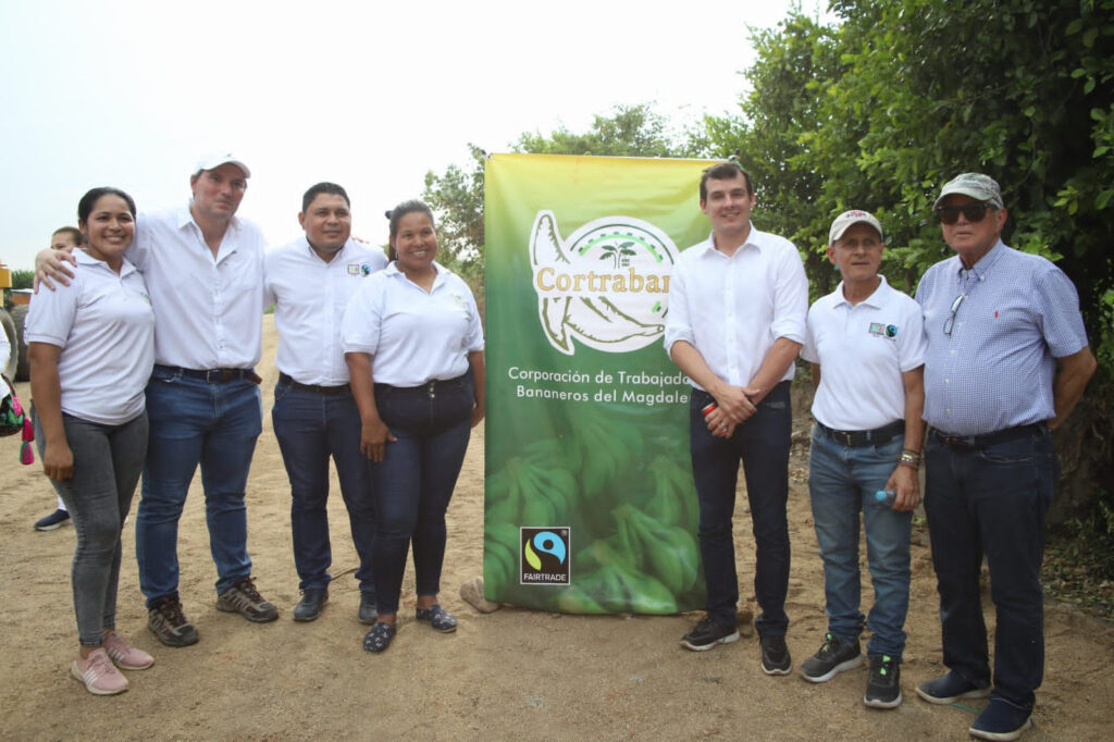 Logran alianza para construir 57 viviendas para familias bananeras