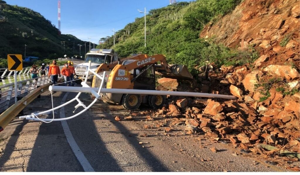 Cuatro recomendaciones por deslizamientos en cerros de Santa Marta