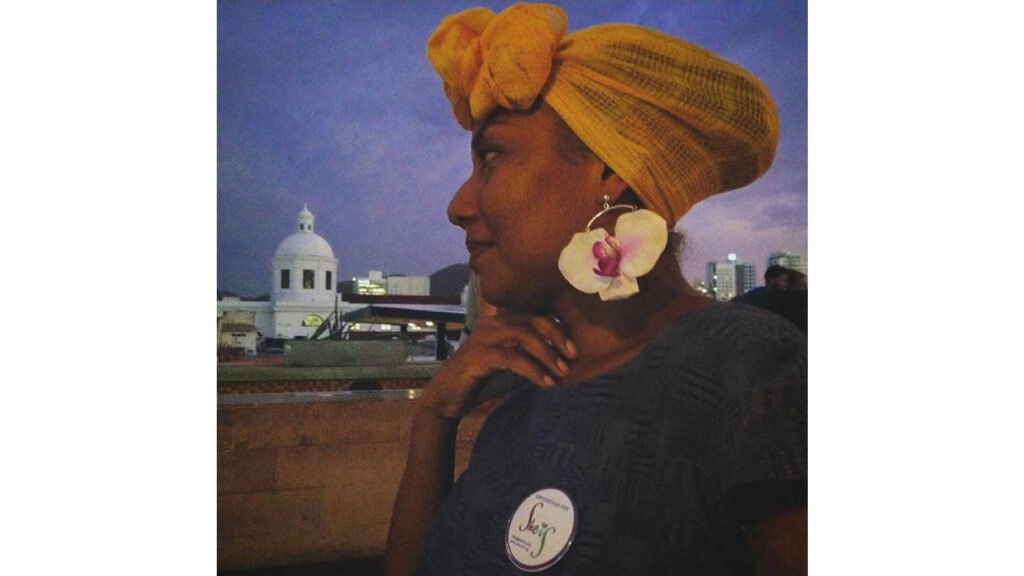 Libys la samaria que convierte escamas de pescados en joyería sostenible