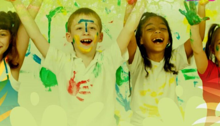 Niños a disfrutar y aprender en vacaciones explorando la naturaleza