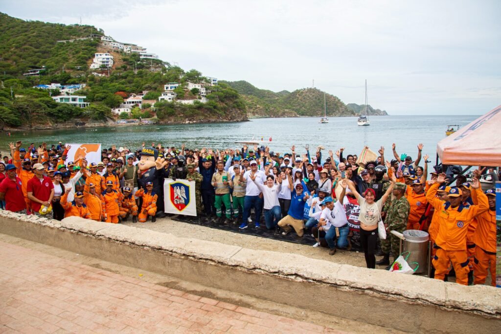 400 Voluntarios retiran de la bahía de Taganga dos toneladas de basura