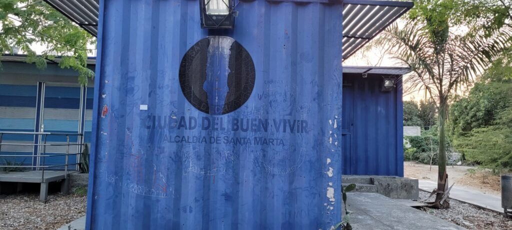 Centro de Referenciación Boulevard del Rio abandonado e ilegal