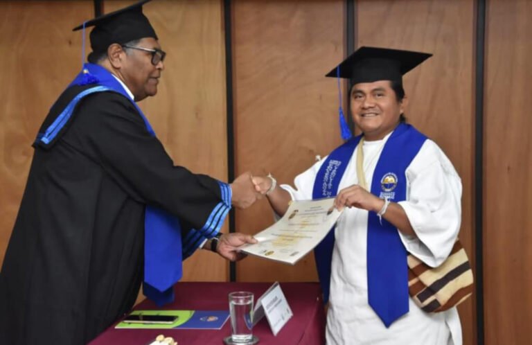 El secretario de educación Kogui es ahora magíster de Unimagdalena