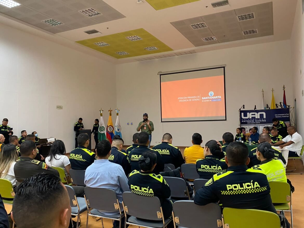 CAPACITACIÓN POLICÍA 1