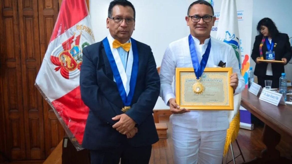 Docente reconocido como Embajador para la Paz