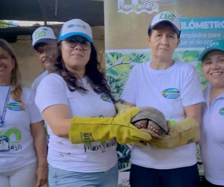 Una vecina del río Manzanares entrega 30 morrocoyos a Corpamag