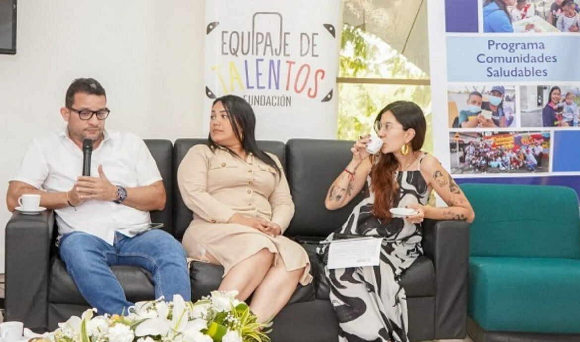 Anny Arteaga (en el medio) creadora de la Fundación Equipaje de Talentos.jpg