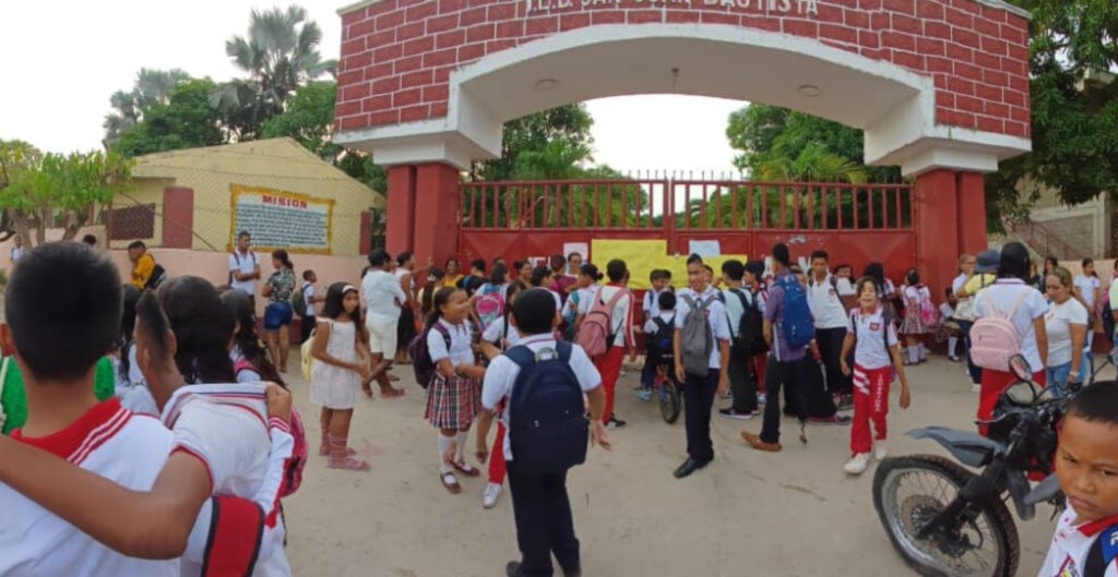 FoProtesta de las trabajadoras del Programa de Alimentacion Escolar PAE de El Reten.jpgtoJet