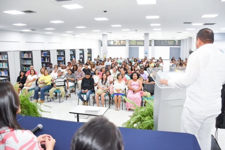 200 líderes se capacitaron en convivencia y seguridad en Santa Marta