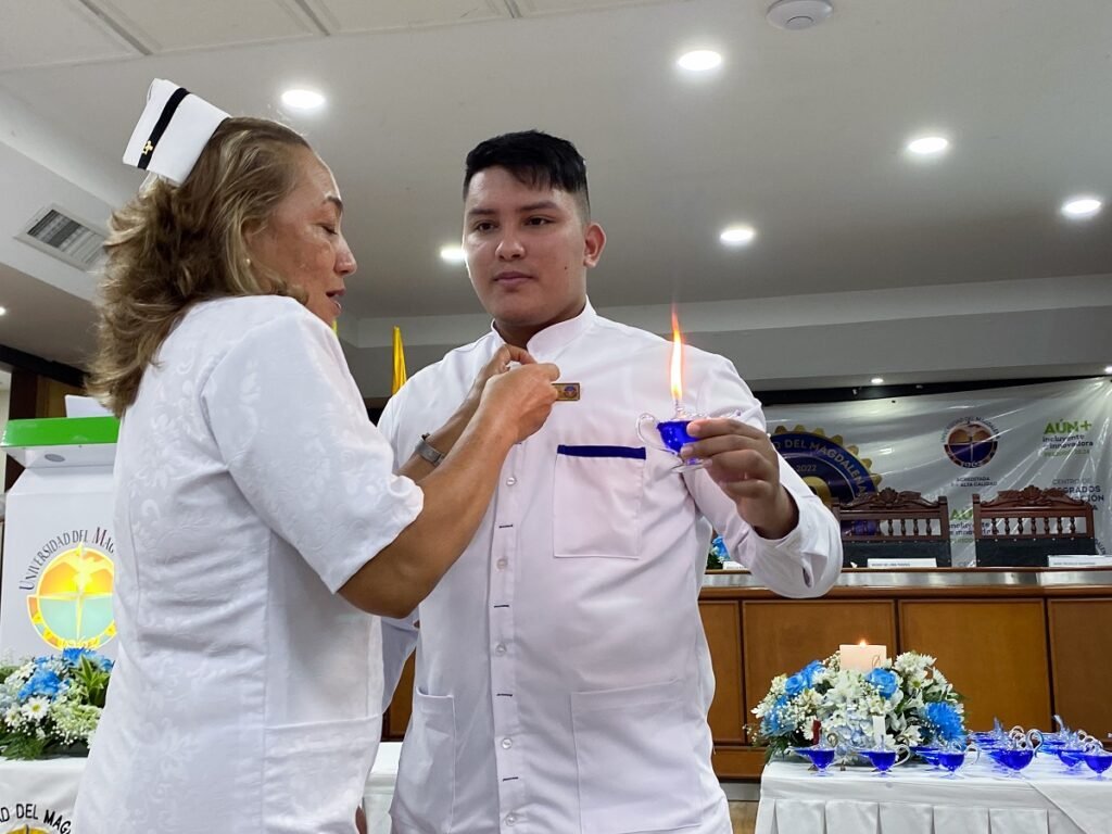 56 estudiantes de Unimagdalena reciben distintivos como enfermeros