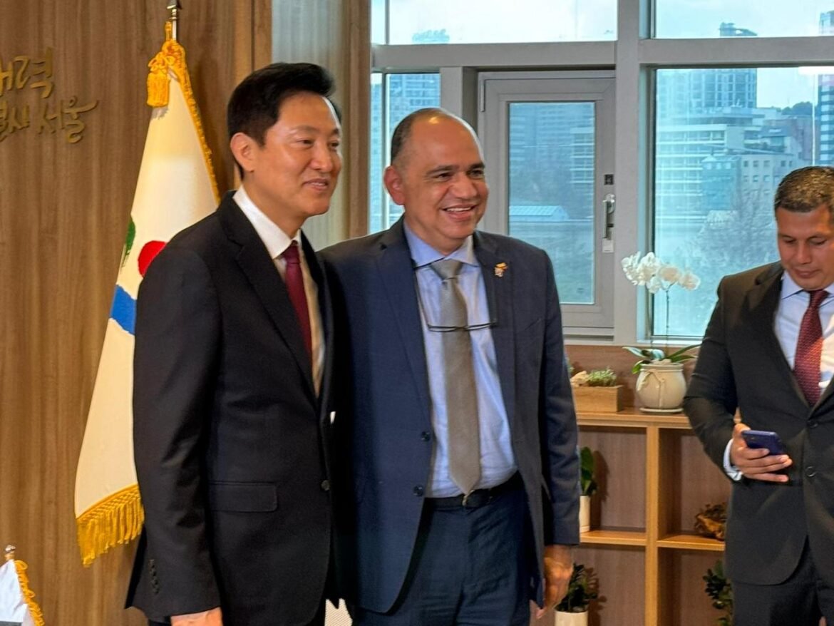 Alcalde de santa Marta en Corea Alcalde de santa Marta en Corea junto a su homologo de Seul Oh Se-hoon