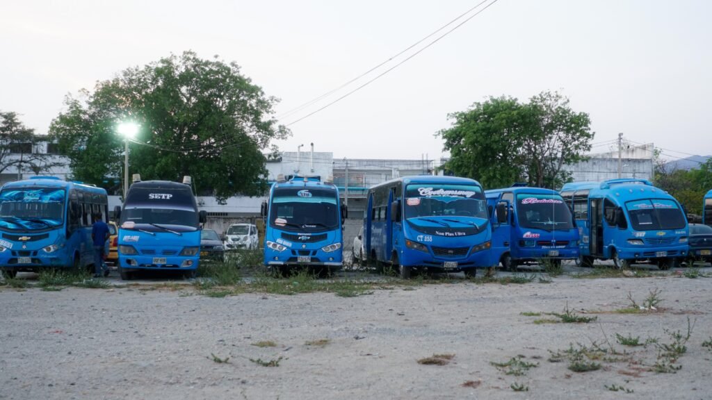 Alcaldía Distrital inmoviliza 12 buses del trasporte público