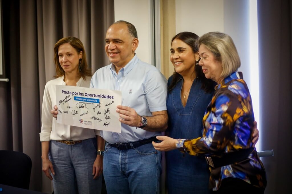Alcaldía, AmCham y CamComercio firman Pacto por las oportunidades