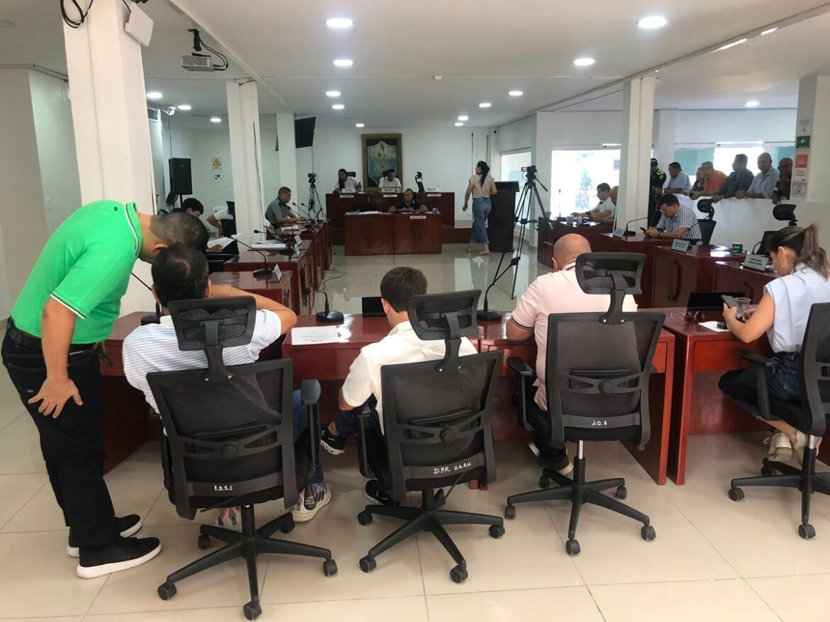 concejales de Santa Marta En una votación nominal, concejales de Santa Marta aprobaron con 17 votos a favor y 2 en contra el cupo de endeudamiento solicitado por el alcalde Carlos Pinedo Cuello.