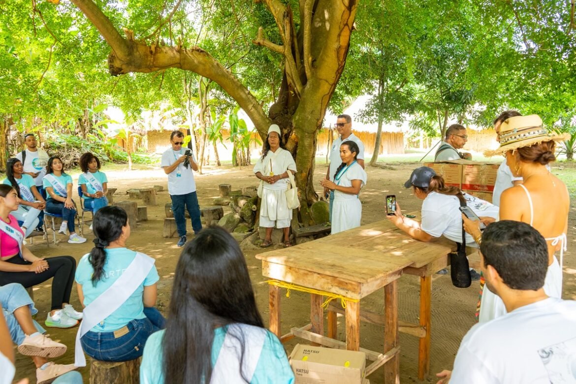 resguardo arhuaco Katanzama dotaciones de artículos escolares a los niños y niñas del resguardo Arhuaco Katansama en la Sierra Nevada de Santa Marta.
