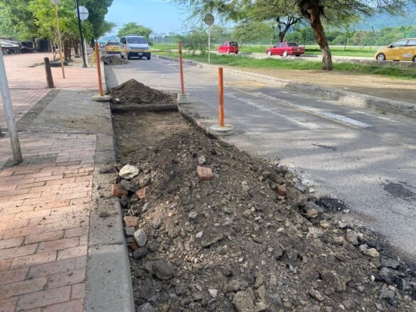 La vía al Aeropuerto Simón Bolívar está siendo intervenida por la Alcaldía a través de la EDUS.