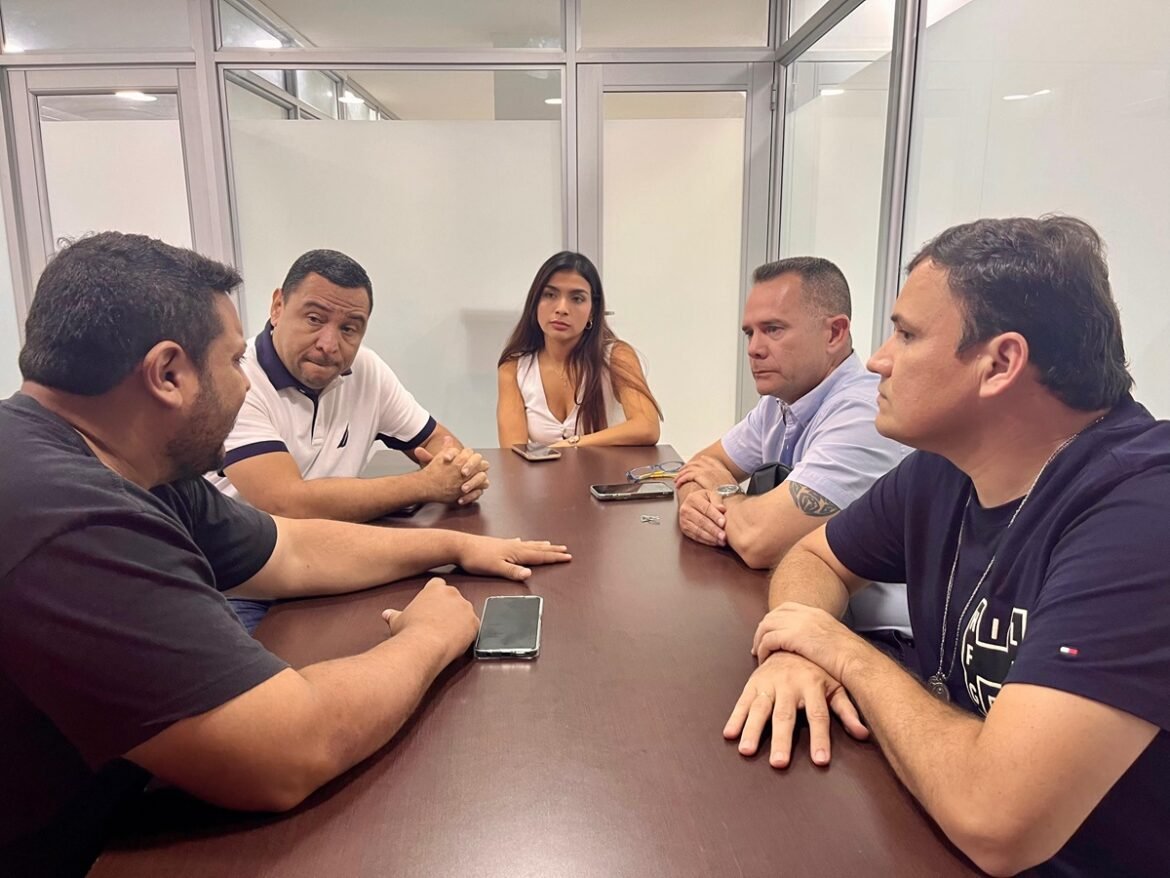 Carrera quinta Plan de choque piden comerciantes para que transiten vehículos particulares otra vez en la quinta es lo que solicitan al Secretario de Movilidad