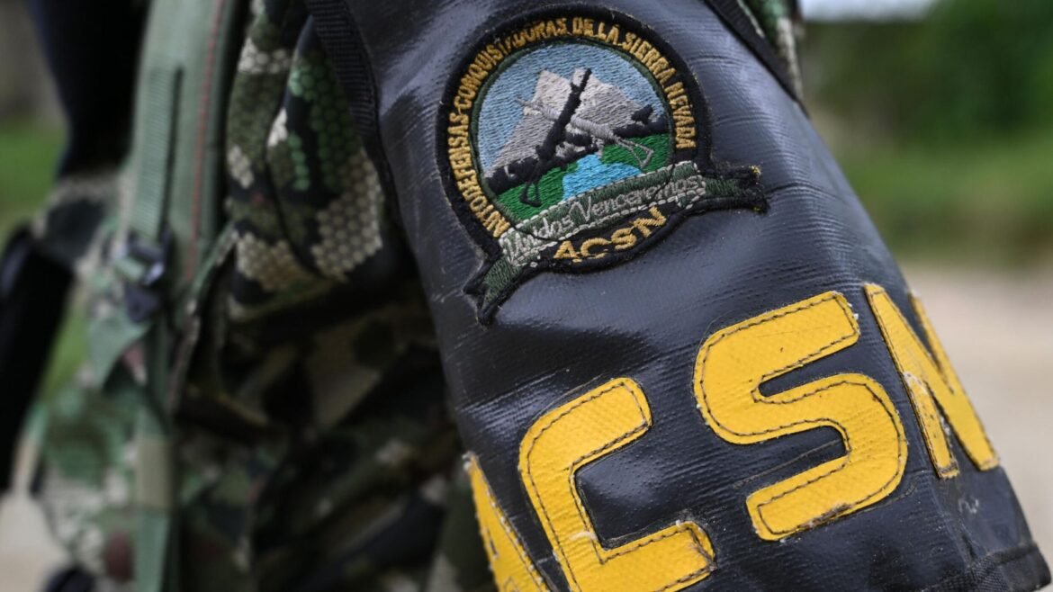 Diálogo con autodefensas Análisis de los aspectos favorables y desfavorables del diálogo con autodefensas por parte del Gobierno Nacional.