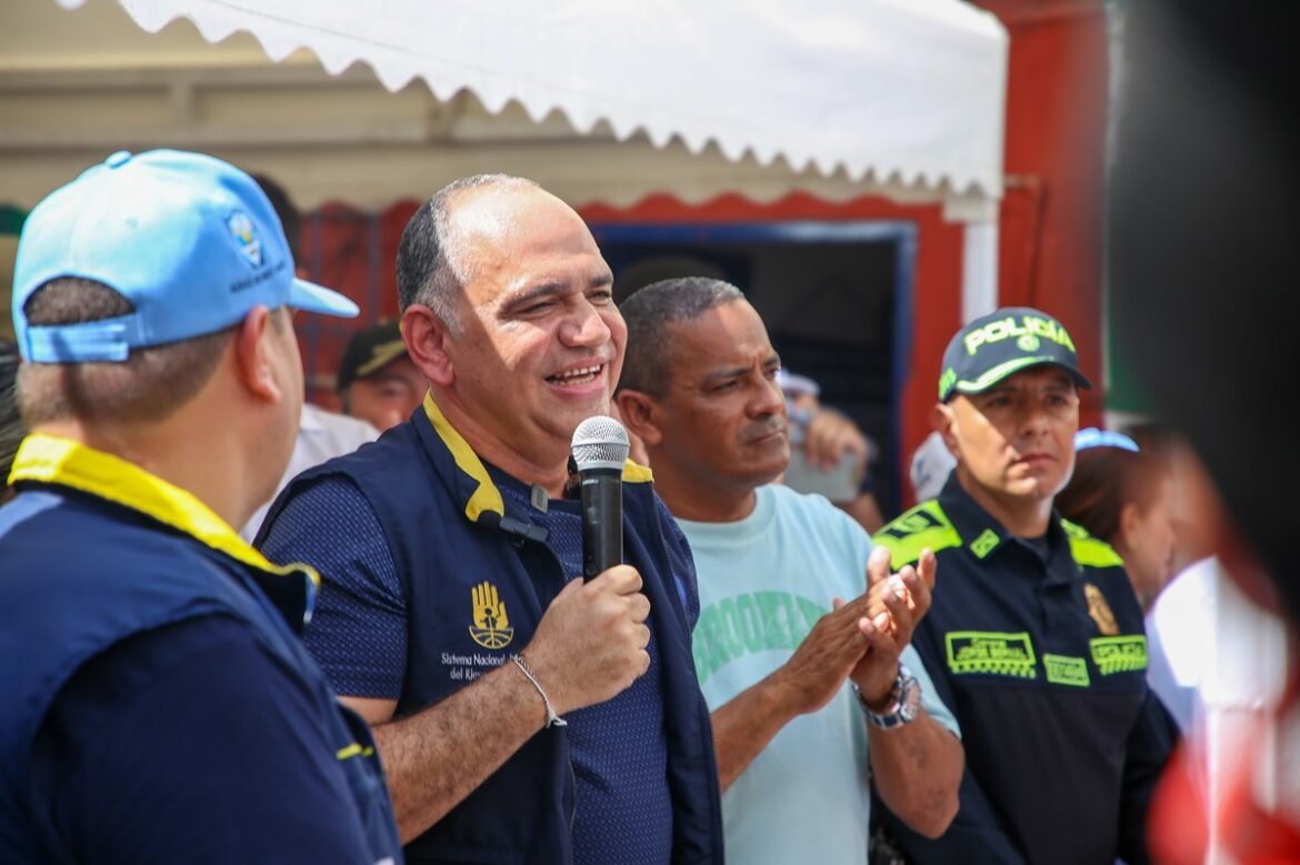 Alcalde de Santa Marta Carlos Pinedo lidera solidaria respuesta en San Fernando tras deslizamientos Alcalde de Santa Marta Carlos Pinedo lidera solidaria respuesta en San Fernando tras deslizamientos