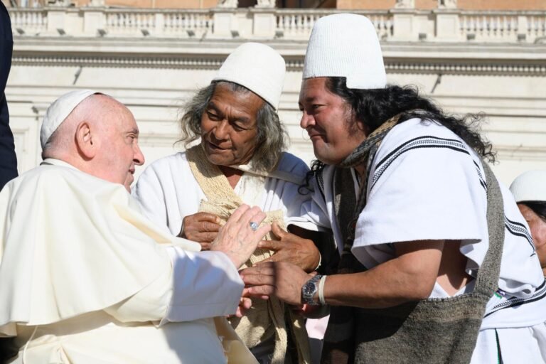 ¿Quién es Mamo Kuncha el Arhuaco que se reunió con el Papa Francisco?