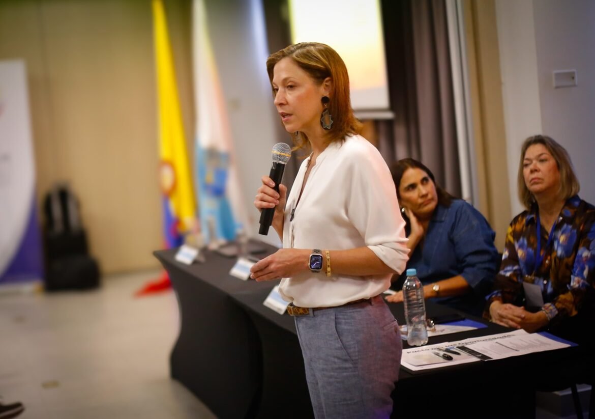 La samaria María Claudia Lacouture Pinedo advierte que Colombia deberá gestionar con pragmatismo los cambios derivados de la administración Trump.