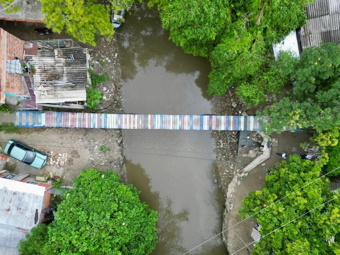 Puente de Villa Leidy El puente de Villa Leidy es un hito en la lucha comunitaria por resolver un problema.