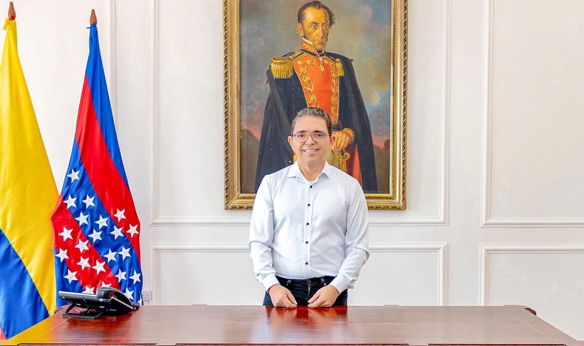 1213px-Gobernador_Rafael_Martinez La exclusión de la UniMagdalena no es un simple desacuerdo administrativo; es un golpe directo a las oportunidades de los jóvenes del departamento.