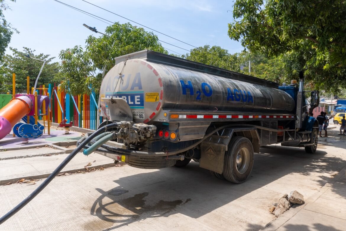 Escasez de agua en Ciudad del Sol, carrotanques reemplazan a la Essmar Escasez de agua en barrio Ciudad del Sol evidencia ineficiencia de la Empresa de Servicios Públicos del Distrito de Santa Marta -Essmar E.S.P.-.
