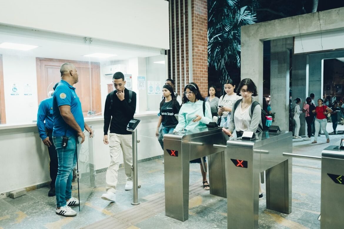 ESTUDIANTES A DISTANCIA La Universidad del Magdalena da la bienvenida a cerca de 2.700 estudiantes a distancia y virtual para el primer semestre de 2025.