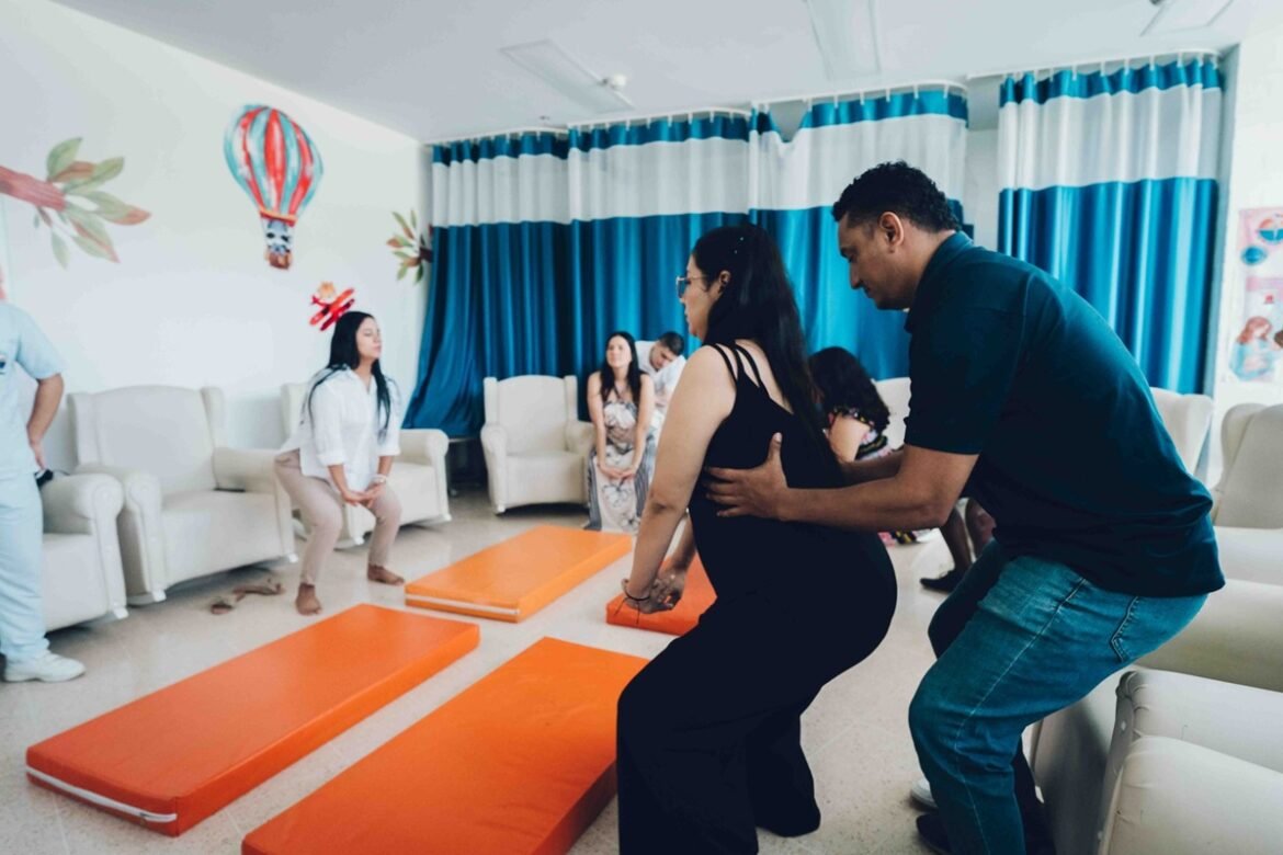 FAMILIAS GESTANTES Las familias gestantes han culminado con éxito un curso de preparación para la maternidad y paternidad.