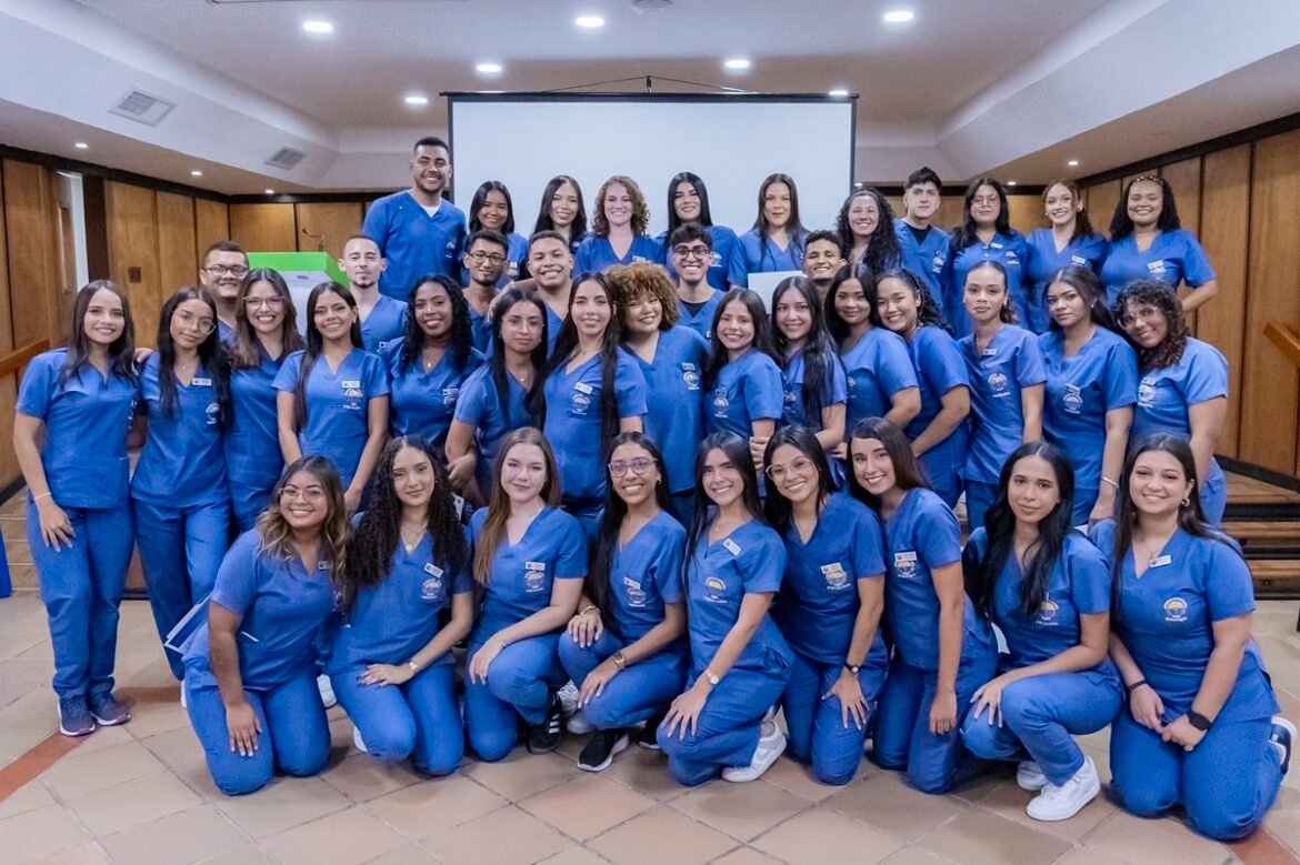 psicología 43 estudiantes del Programa de Psicología recibieron el aval simbólico para iniciar sus prácticas.