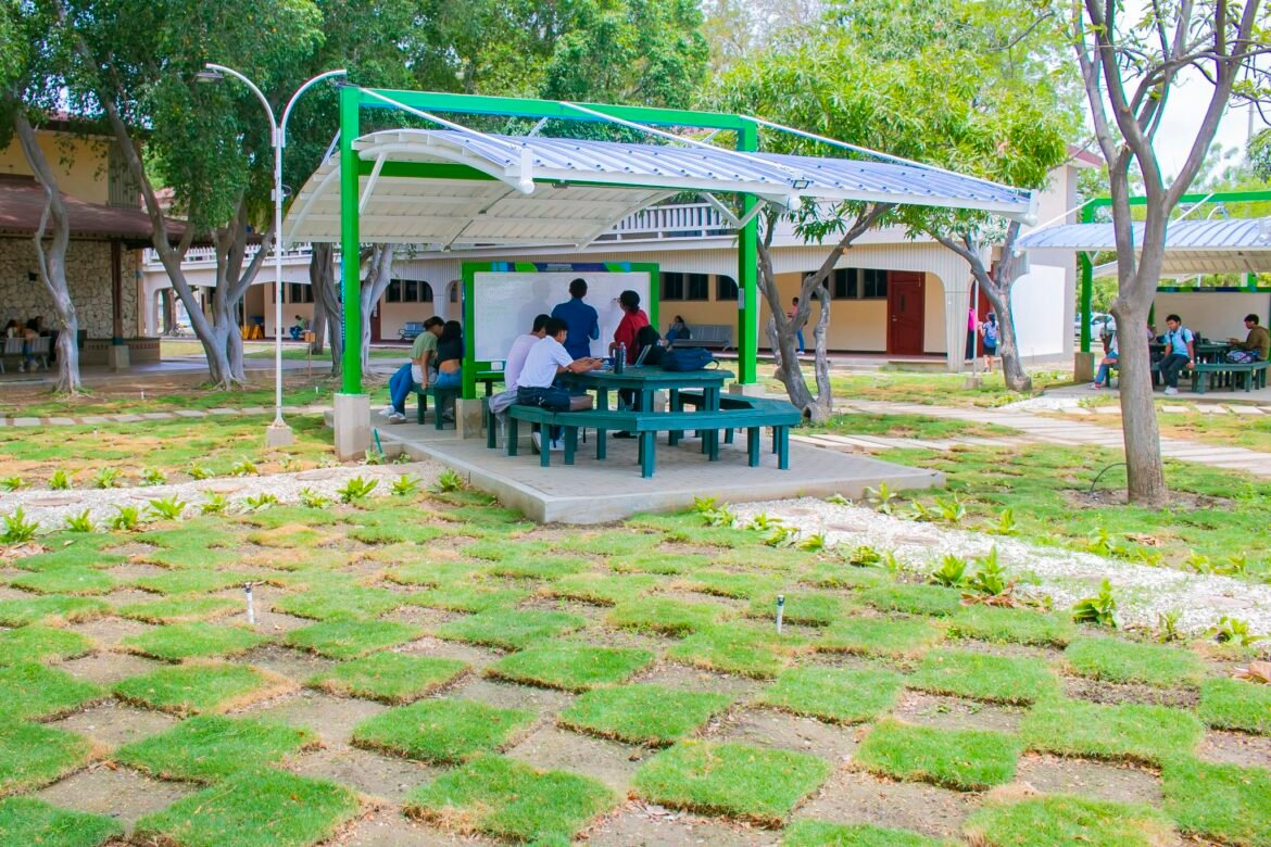 aULAS ABIERTAS SOSTENIBLES Unimagdalena inaugura 14 nuevas Aulas Abiertas Sostenibles que transforman su campus, fortalecen la sostenibilidad y mejoran la experiencia académica.
