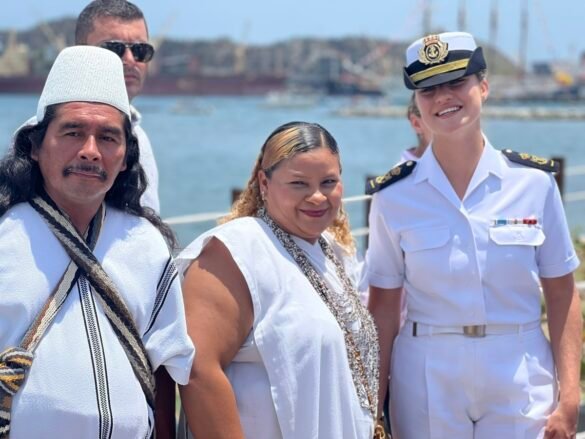 La presencia de la princesa Leonor junto a líderes del pueblo Arhuaco marca un símbolo poderoso de los 500 años de Santa Marta: reconciliar, reconocer y construir una ciudad donde todos los caminos tengan espacio.