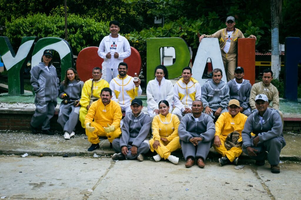 Apicultura en la Sierra Nevada: el impulso de la Unión Europea para proteger a las abejas y fortalecer la economía rural 6 abejas en la Sierra Nevada
