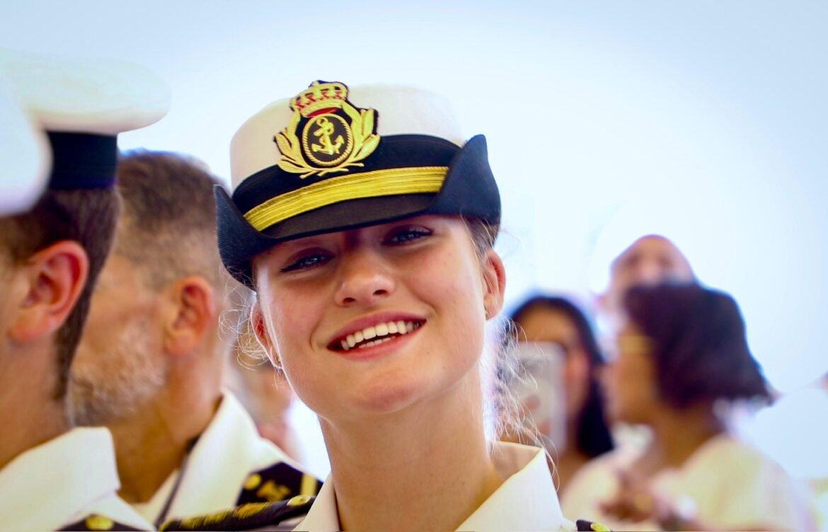 princesa Leonor La princesa Leonor, futura reina de España recorre América Latina como parte de su formación militar, haciendo escala en Santa Marta con la Armada.