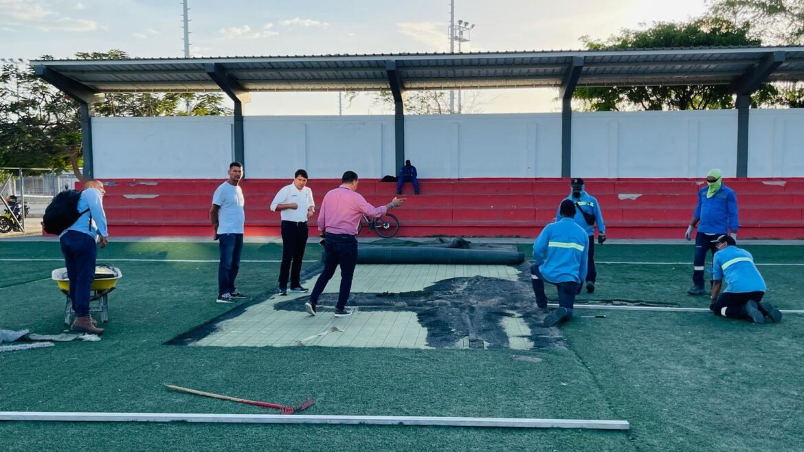 Alcaldía de Santa inicia mantenimiento de escenarios deportivos en la ciudad (1)(1) La Alcaldía Distrital, por medio de Inred, inició el mantenimiento progresivo de los escenarios deportivos de Santa Marta, comenzando por el Polideportivo de la 19.