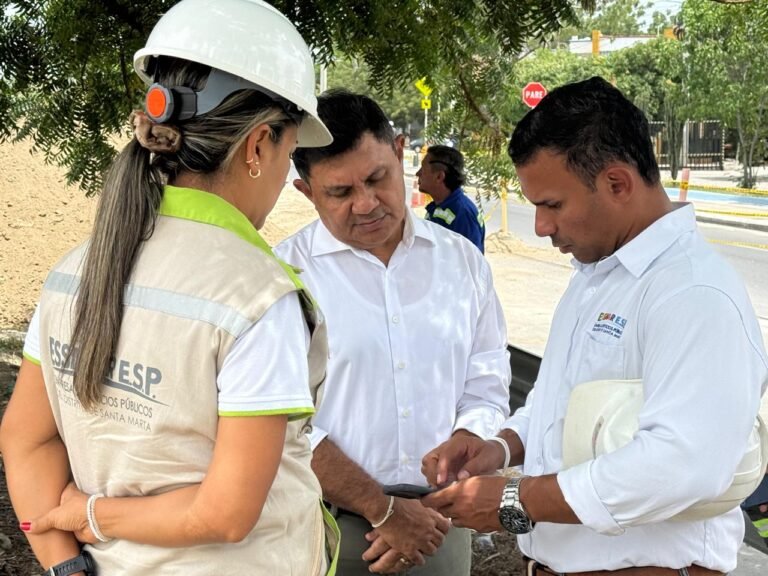 Quebrada Japón: Director de Corpamag supervisa avances de la canalización