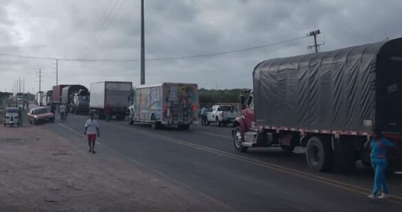 Un día de bloqueo en la Troncal de Oriente cuesta más que fruta perdida