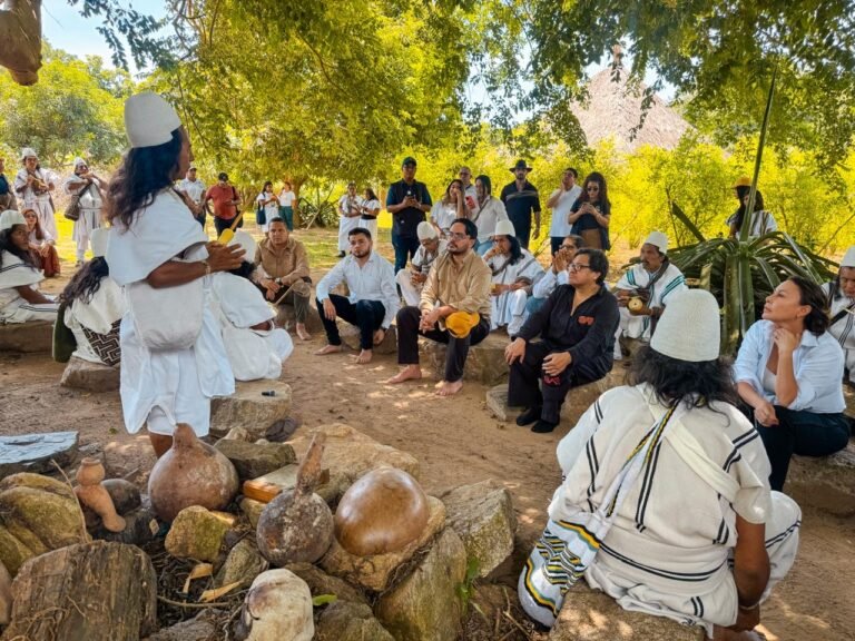 Entrega histórica del predio Los Acantilados, pueblo Arhuaco recupera su vínculo ancestral con el mar Caribe