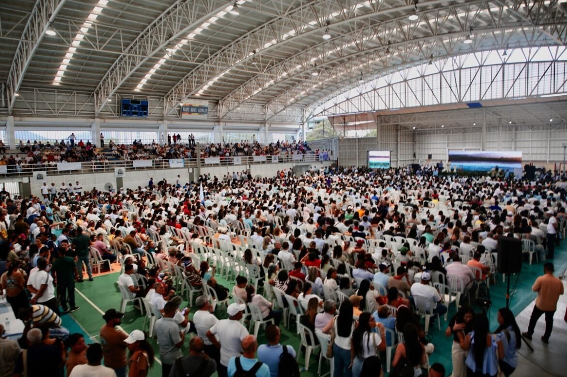 Rendición de Cuentas El alcalde Carlos Pinedo durante la presentación del plan de inversiones 2025, que contempla $1.2 billones para más de 100 obras prioritarias en Santa Marta.