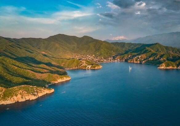 Una sentencia histórica reconoce la degradación ambiental causada por el emisario submarino de Santa Marta en Taganga.