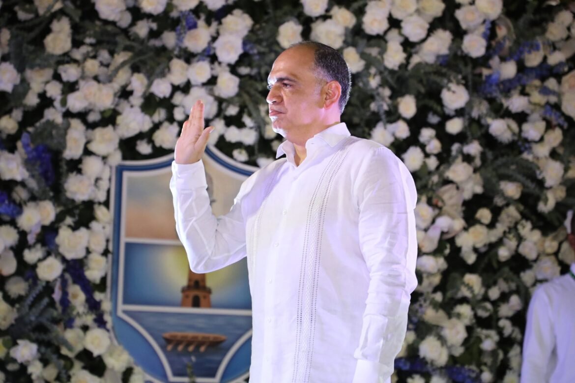 pinedo cuello Carlos Pinedo Cuello, alcalde de Santa Marta, ratificado por el Consejo de Estado tras meses de disputa jurídica.