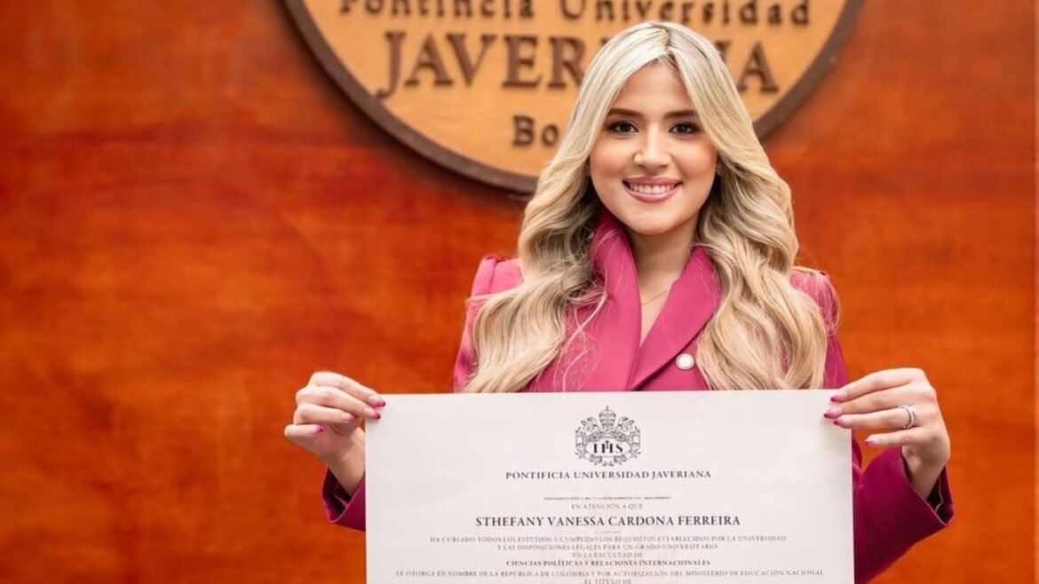 Sthefany Vanessa Cardona Ferreira Nombran a Sthefany Cardona como nueva Contralora Provincial del Magdalena en la Contraloría, en reemplazo de su correligionario Omar Darío Avendaño Calvo.