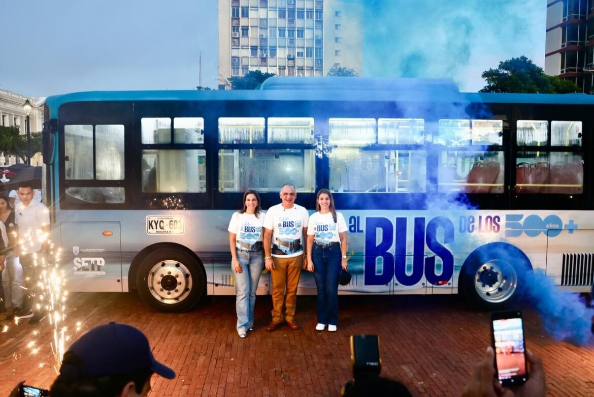 BUS ELÉCTRICO (4) (1) El alcalde Carlos Pinedo Cuello lideró el lanzamiento del piloto de bus eléctrico articulado por el Sistema Estratégico de Transporte Público (SETP) con el Gobierno nacional y operadores de transporte.