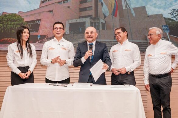 El exgobernador del Magdalena y líder del movimiento Fuerza Ciudadana Carlos Caicedo oficializó ante la Registraduría su nuevo intento por llegar a la Casa de Nariño.