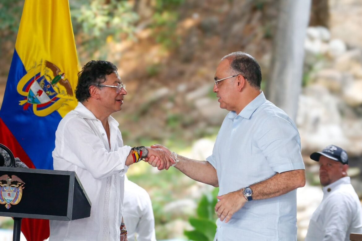 SOLUCIONES REALES PARA SANTA MARTA (1) Con estas dos plantas desalinizadoras Santa Marta da un paso trascendental hacia la solución definitiva del problema de abastecimiento de agua potable.