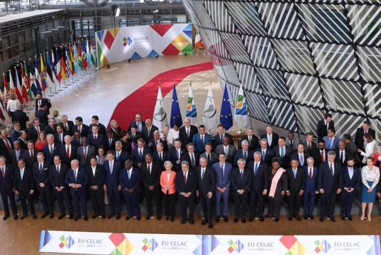 CELAC en modo crisis: Petro apuesta todo mientras medio continente se excusa